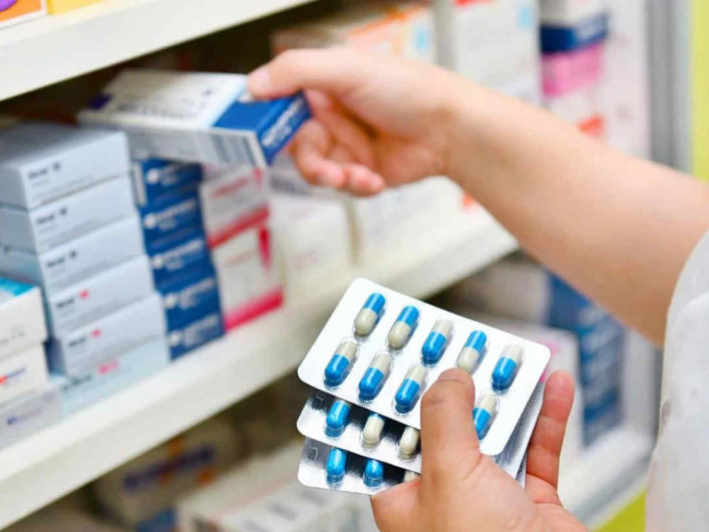 В зоне риска – аспирин и парацетамол: Названы популярные лекарства, которыми не стоит злоупотреблять