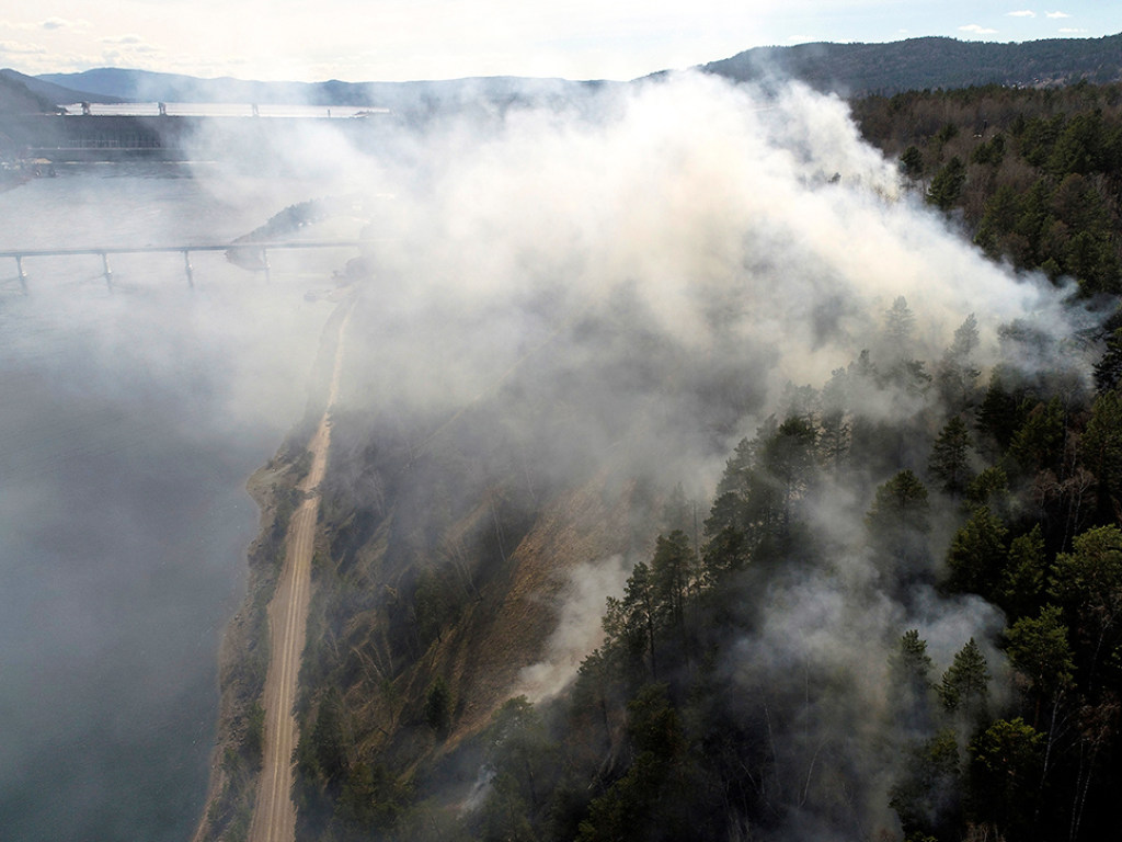 Дым от пожаров в Сибири достиг США и Канады