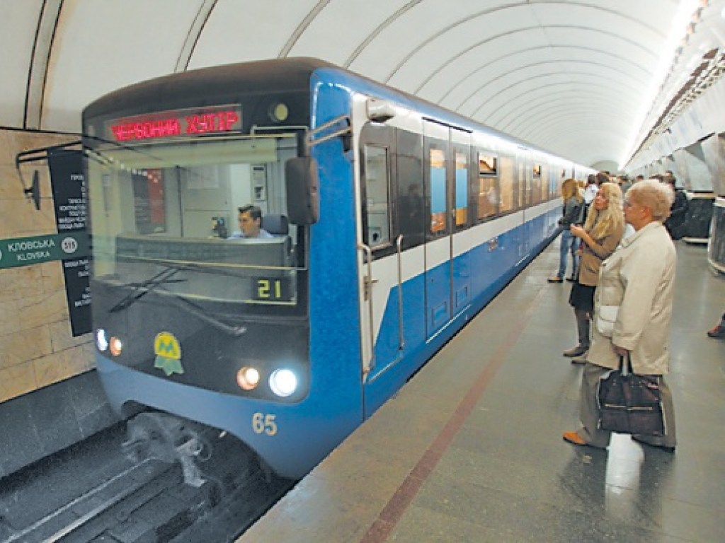 В Киеве возобновилось движение на «красной» ветке метро после сбоя