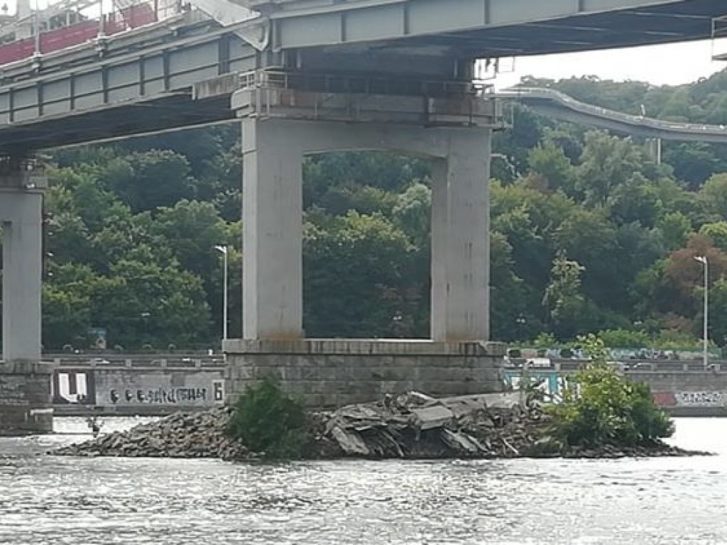Обрушение столичного моста на Труханов остров: в КГГА прокомментировали событие
