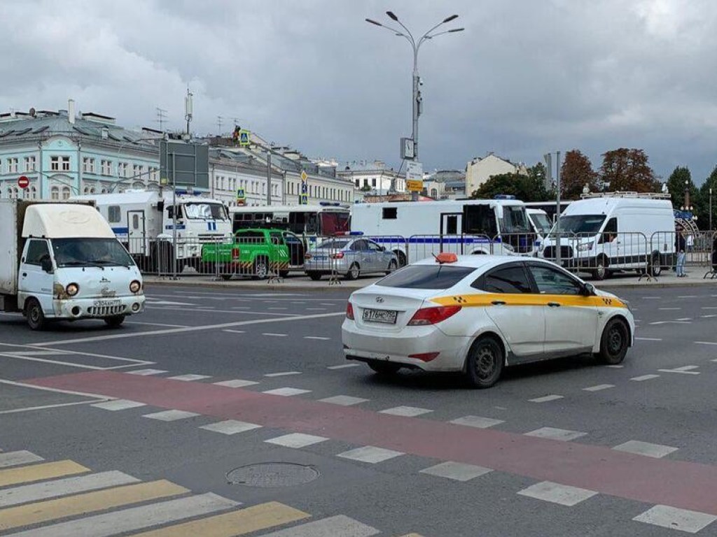 В Москве сторонники оппозиции готовят новый митинг: в центре столицы РФ много полиции (ФОТО)