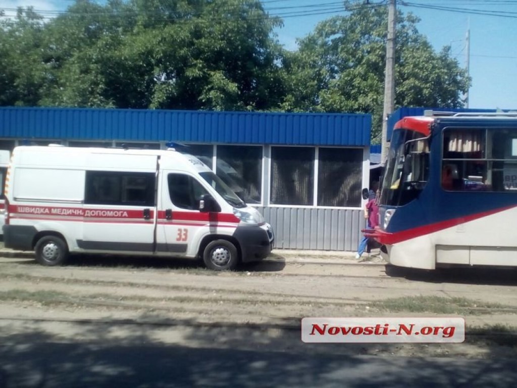 В центре Николаева из трамвая выпал пассажир: движение электротранспорта ограничено (ФОТО)