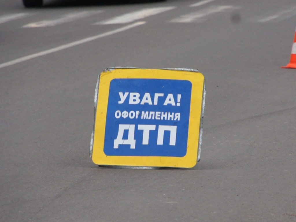 На трассе под Киевом водитель легковушки сбил велосипедиста