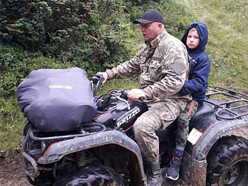 В Карпатах 10-летний турист из Днепра повредил ногу и не мог двигаться (ФОТО)
