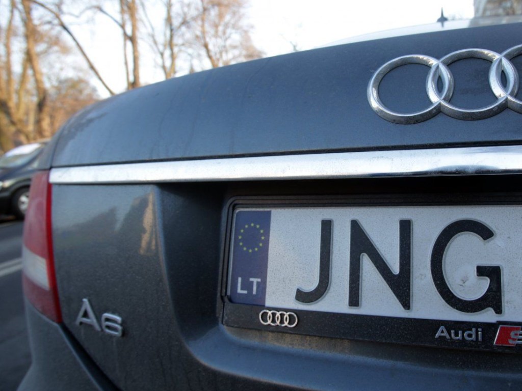 За два последних месяца в Украине растаможили всего 351 автомобиль на еврономерах