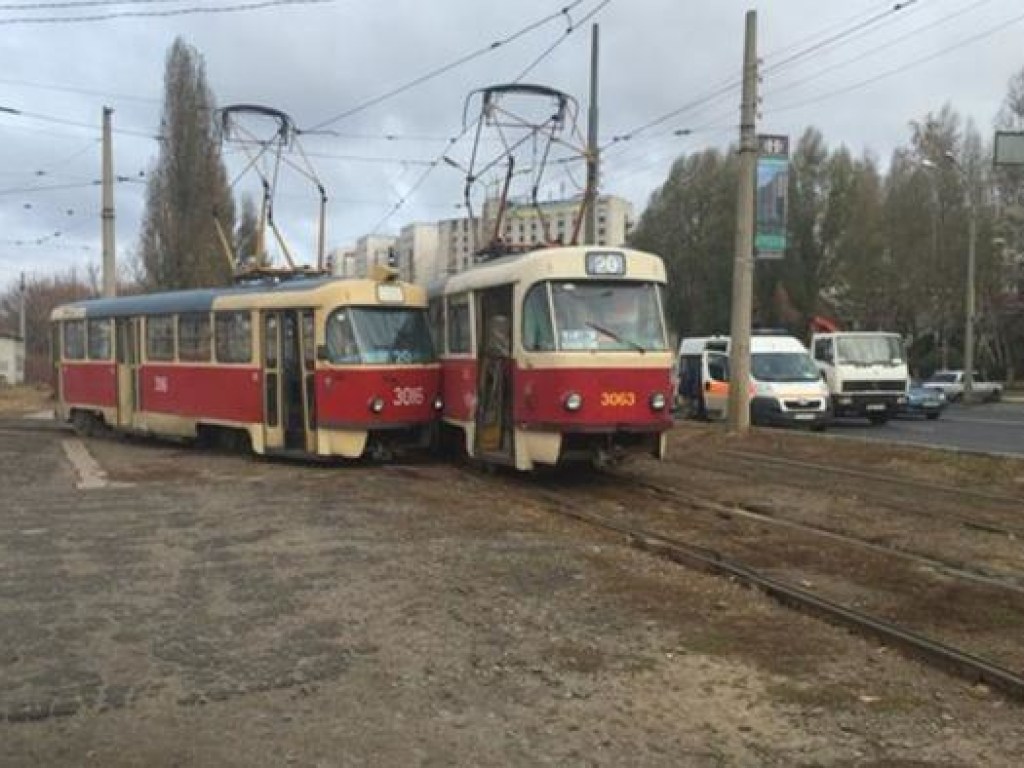 В Харькове столкнулись трамваи: четверо пострадавших (ФОТО)