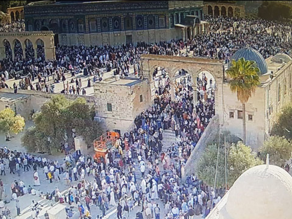 В Иерусалиме произошло столкновение между верующими и полицейскими (ВИДЕО)