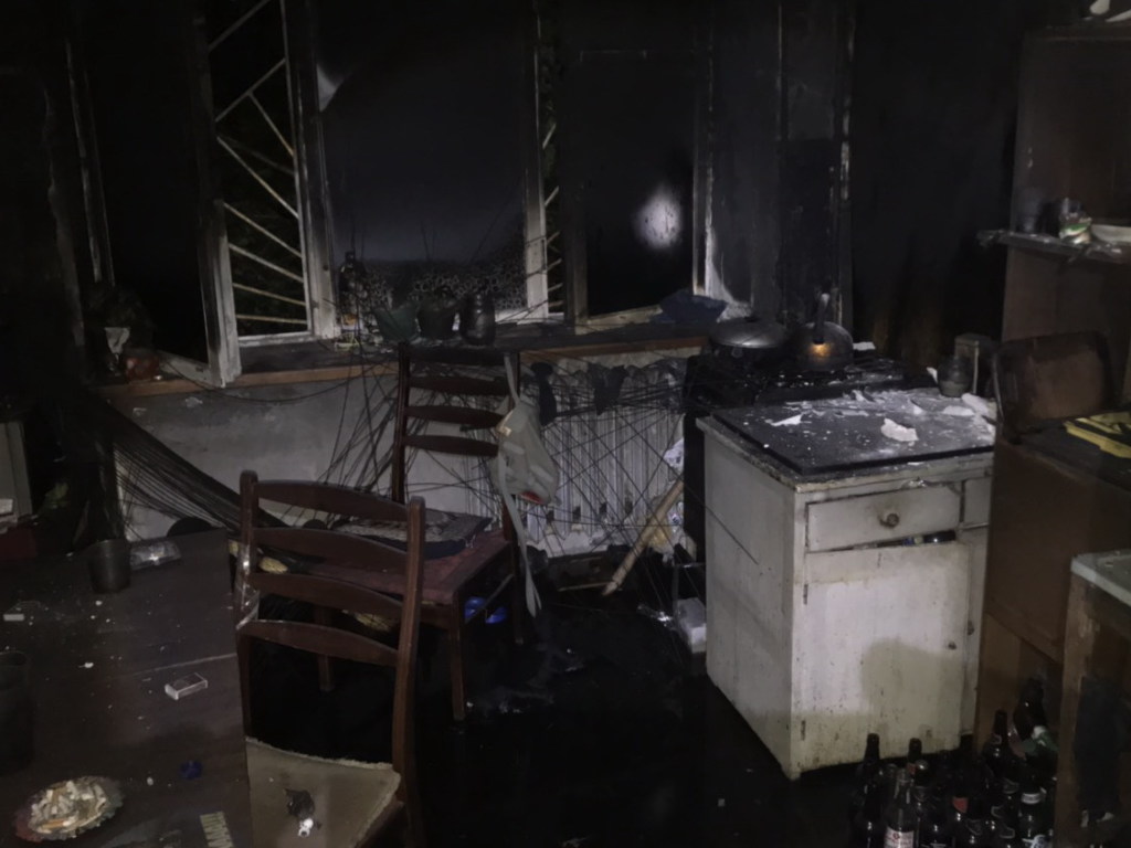 В Харькове ночью горела многоэтажка: жильцов эвакуировали (ФОТО)