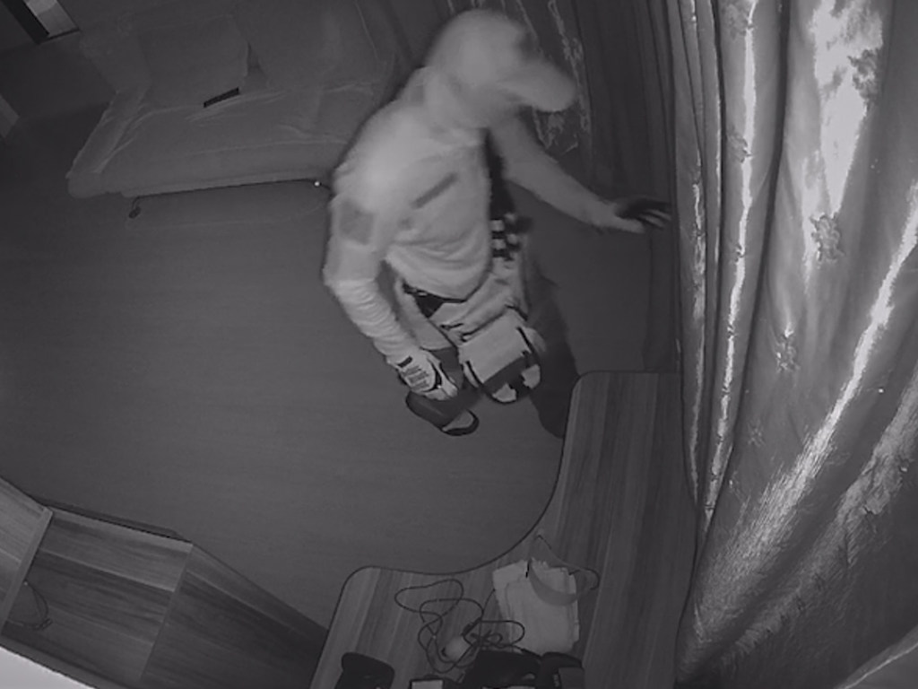 Неизвестный раскладывал гранаты в квартирах многоэтажки в Киеве (ФОТО)