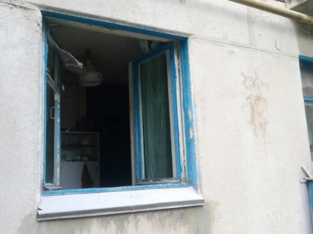 Никому не нужно: Под Днепром тело одинокого старика неделю пролежало в квартире (ФОТО)