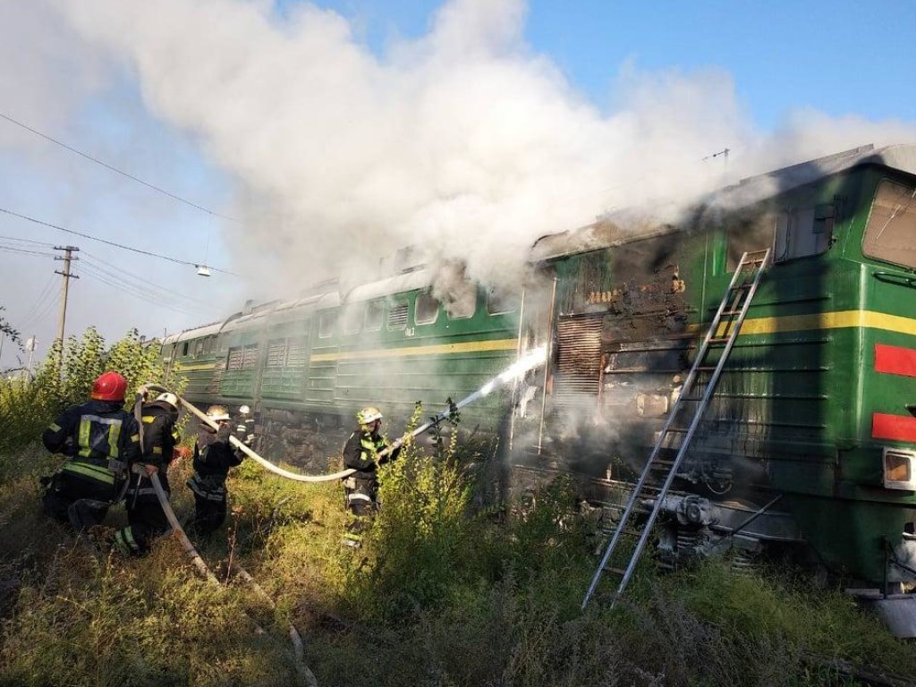 ЧП на вокзале в Николаеве: в поезде произошел пожар в кабине (ФОТО)