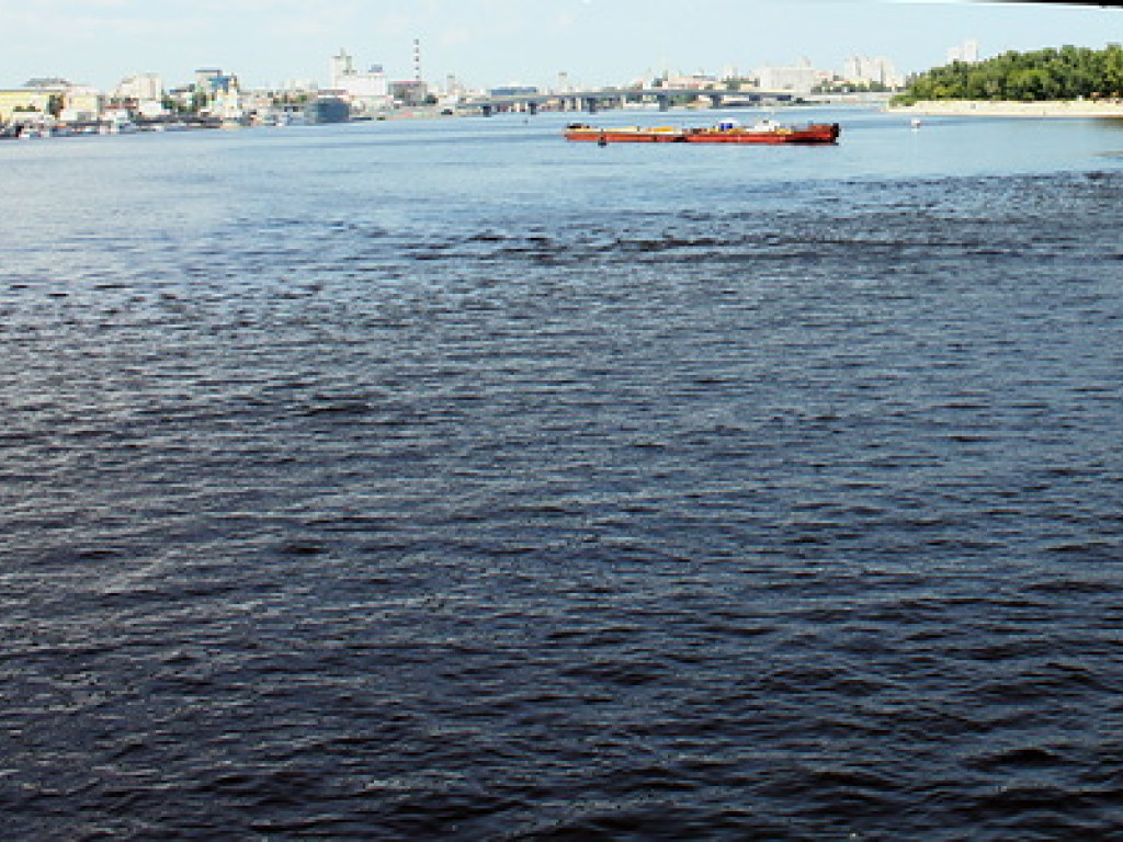 В Киеве произошла смертельная авария на воде: столкнулись яхта и моторная лодка