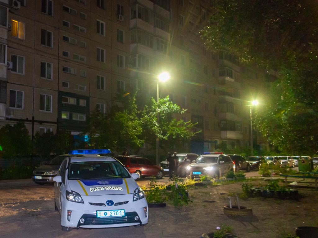 В Днепре в квартире нашли труп мужчины с простреленной головой (ФОТО)