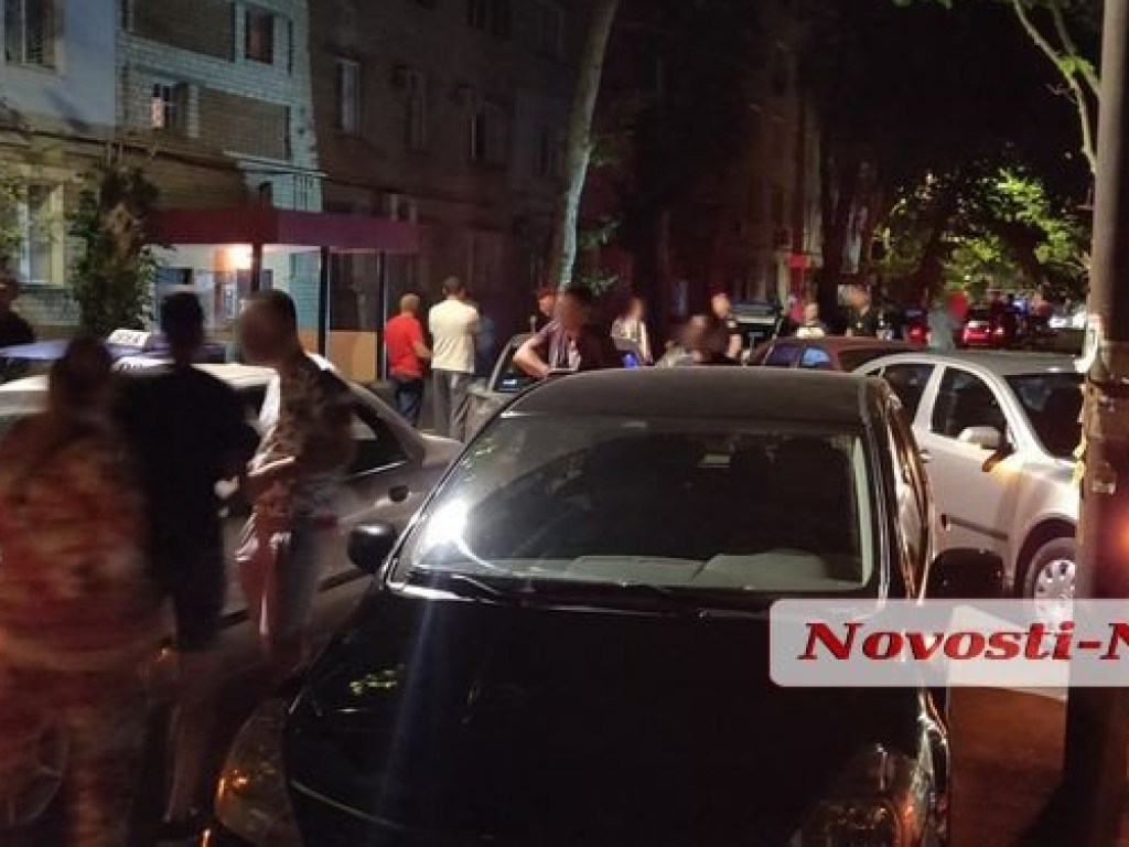 Николаев отличился ночным масштабным конфликтом между таксистами и пассажирами (ФОТО, ВИДЕО)