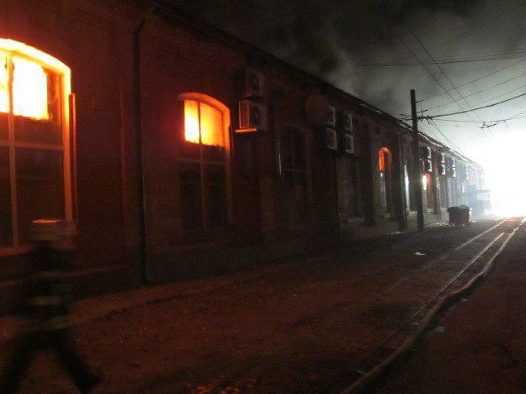 Адское пламя: появилось видео ликвидации пожара в одесском отеле  