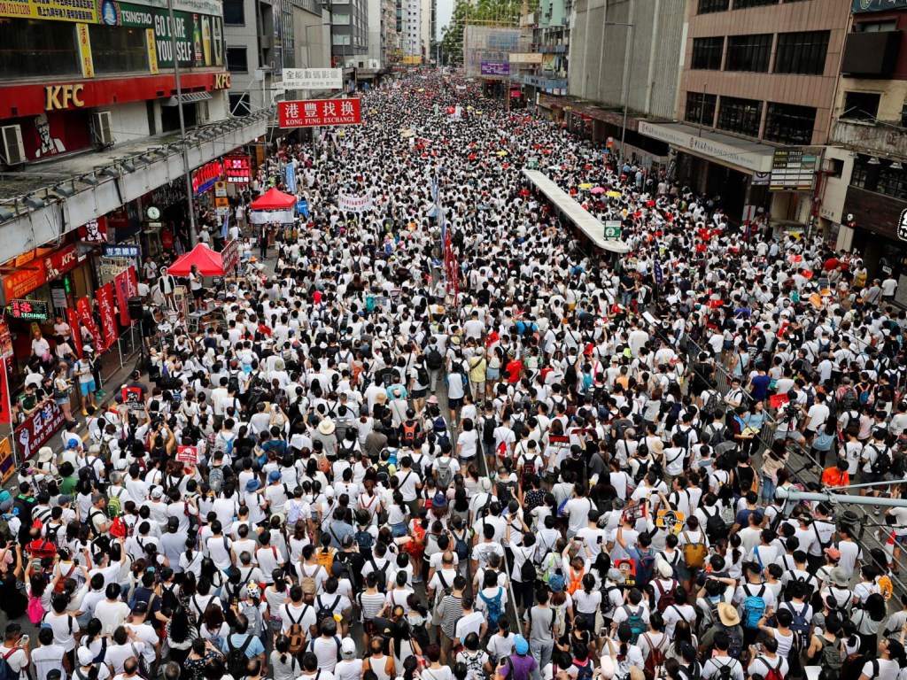Митингующие вышли на антиправительственную демонстрацию: В Гонконге зафиксирована новая волна протестов