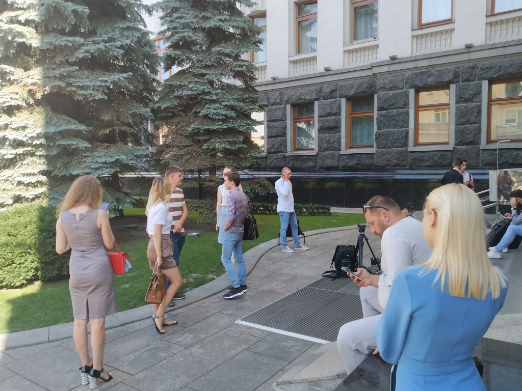 Совещание по отопительному периоду с участием Зеленского: В Офисе Президента не справляются с наплывом журналистов (ФОТО)