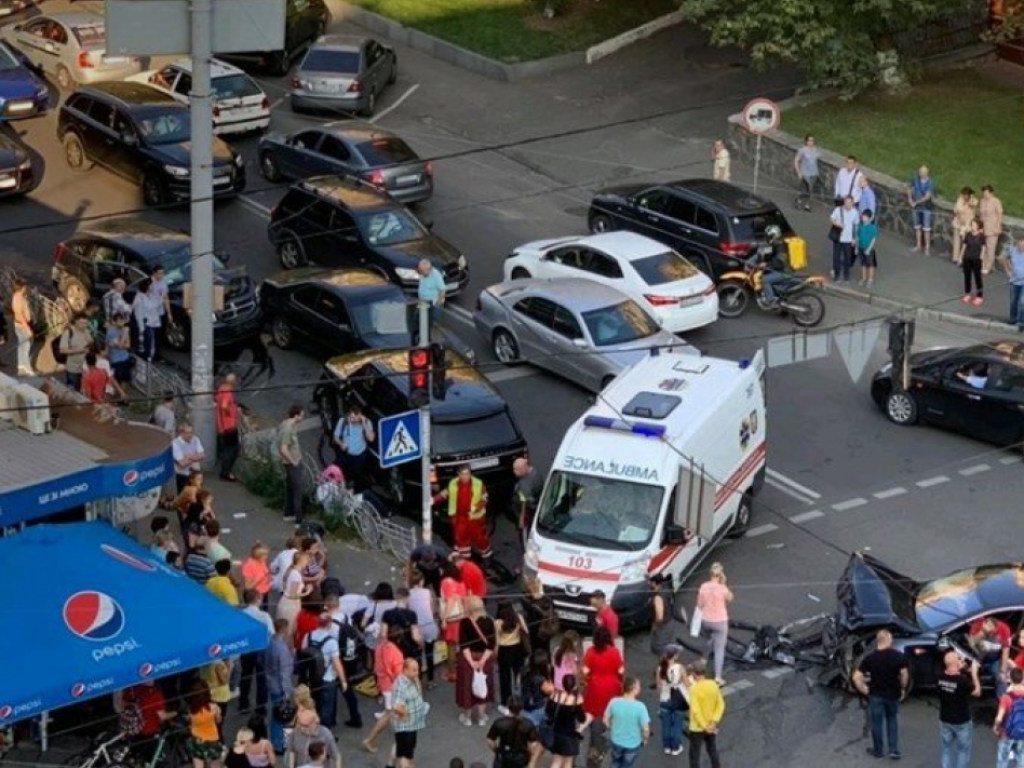 Анонс пресс-конференции: «Range Rover влетел в толпу пешеходов в Киеве: есть ли управа на мажоров?»