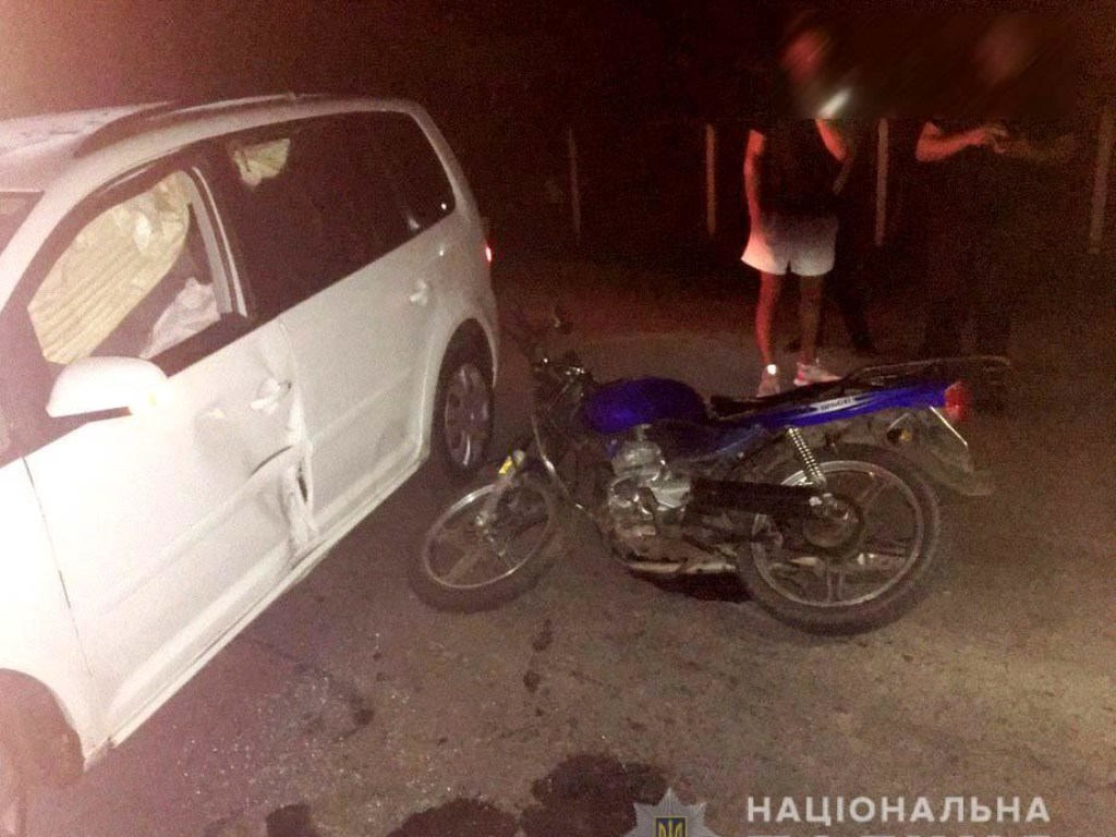 На Ровенщине пьяный мотоциклист врезался в Audi (ФОТО)