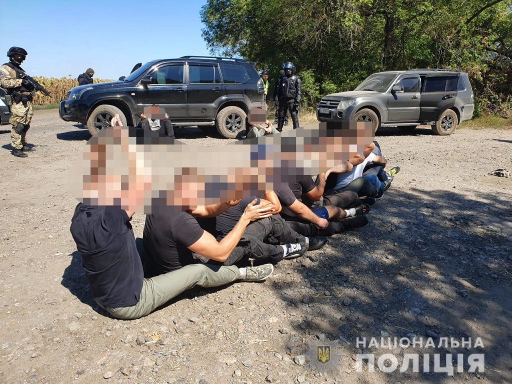 По Харьковом вооруженные люди пытались захватить предприятие (ФОТО)