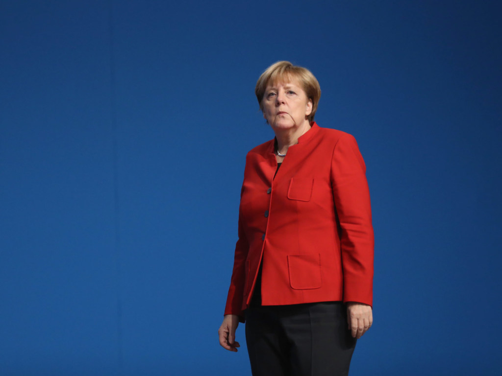 Меркель против возвращения России в G8