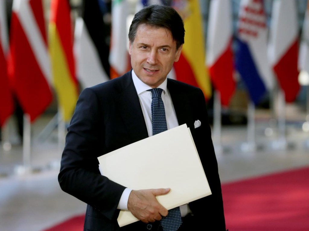 Президент Италии принял отставку председателя Совета министров