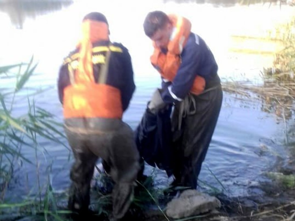 Спасатели из Николаевской области вытащили из реки труп пенсионерки (ФОТО)