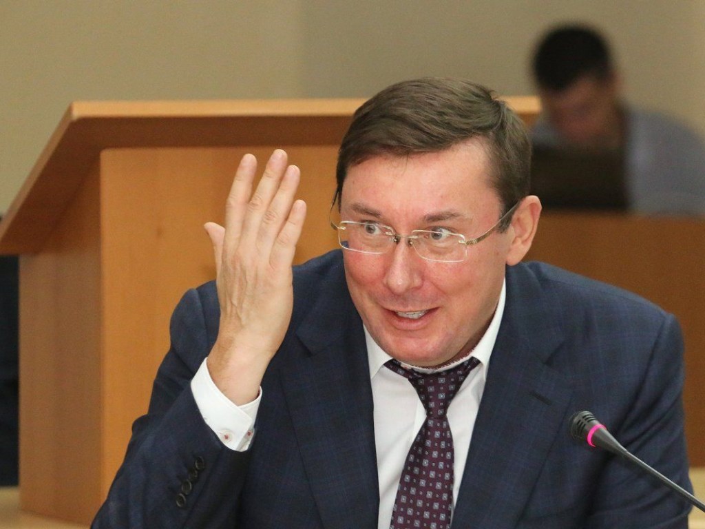 Черновецкий подал в суд на Луценко: хочет запретить выезд за границу