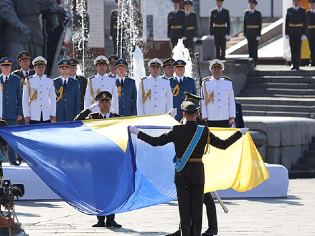 «На Майдане люди, которыми мы гордимся»: Президент обратился с торжественной речью к украинцам (ФОТО)