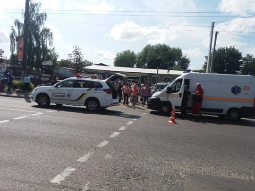 Полицейское авто сбило на «зебре» двух женщин во Львове (ФОТО)
