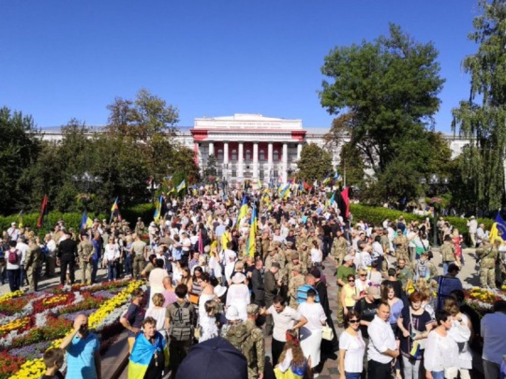 В Киеве начался Марш защитников (ФОТО, ВИДЕО)