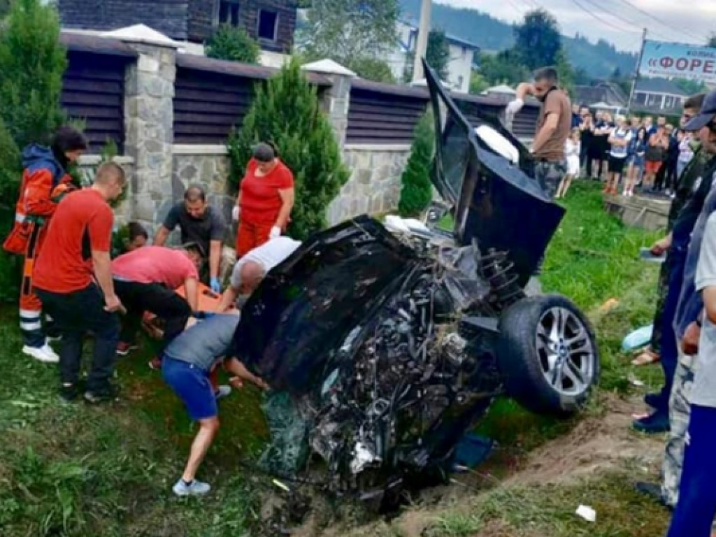Водитель BMW Х3 на Закарпатье гнался за мотоциклистом: 2 человека погибли (ФОТО)