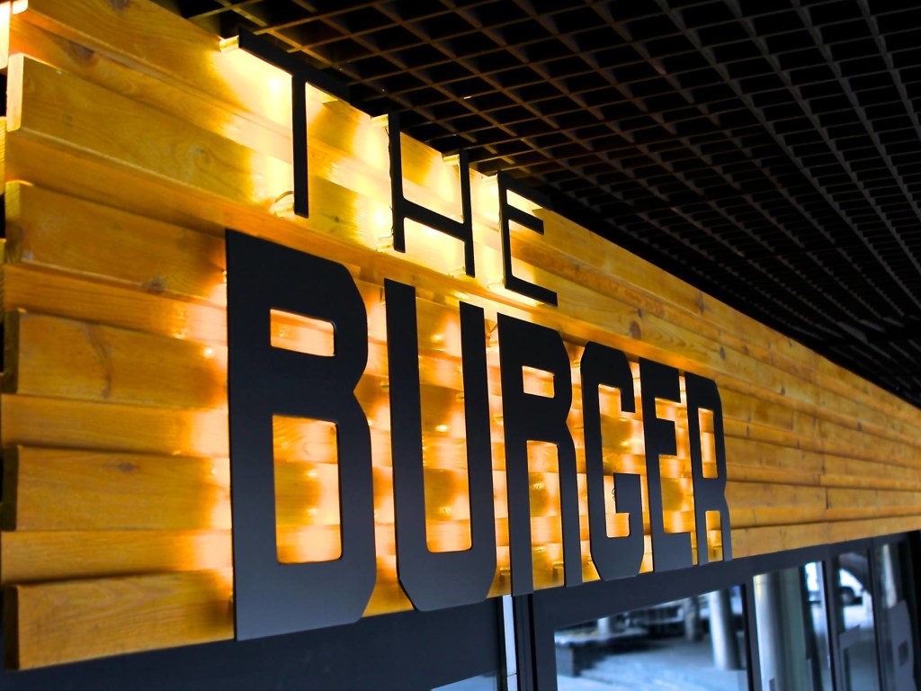 Ресторатор Владимир Володарский, готовящий открытие во Львове заведения The Burger, ведет бизнес в России и оккупированном ею Крыму
