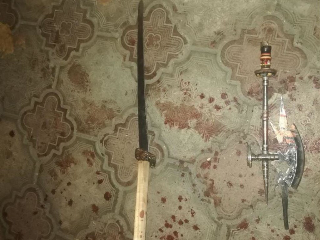 В Одессе охранник санатория Минобороны напал с мечем и топором на незваных гостей (ФОТО)