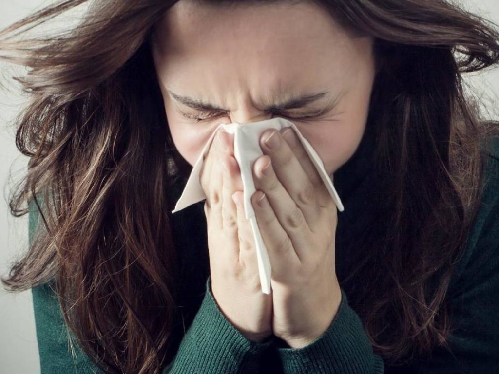 Медики рассказали об опасности чихания с закрытым ртом