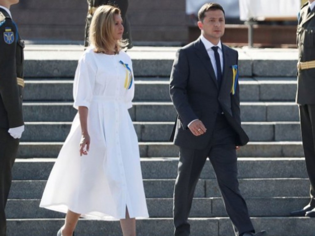 Эффектное платье для жены Зеленского на День Независимости пошила супруга Кошевого (ФОТО)