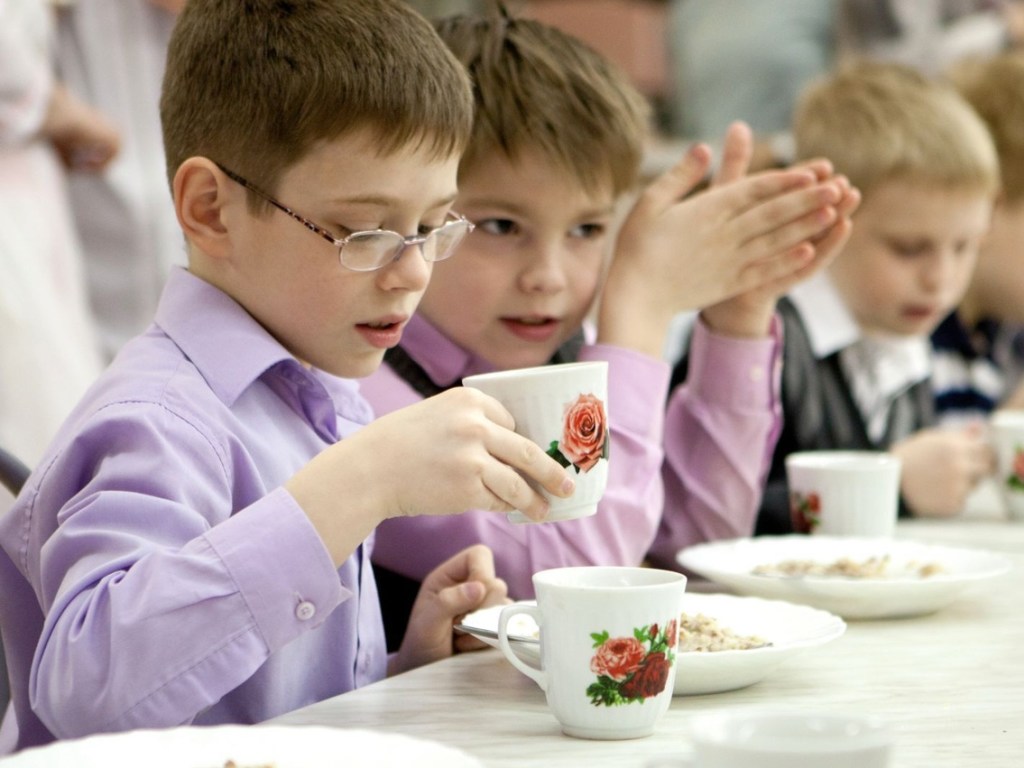 Детский врач рассказал, чем нужно кормить школьников на завтрак