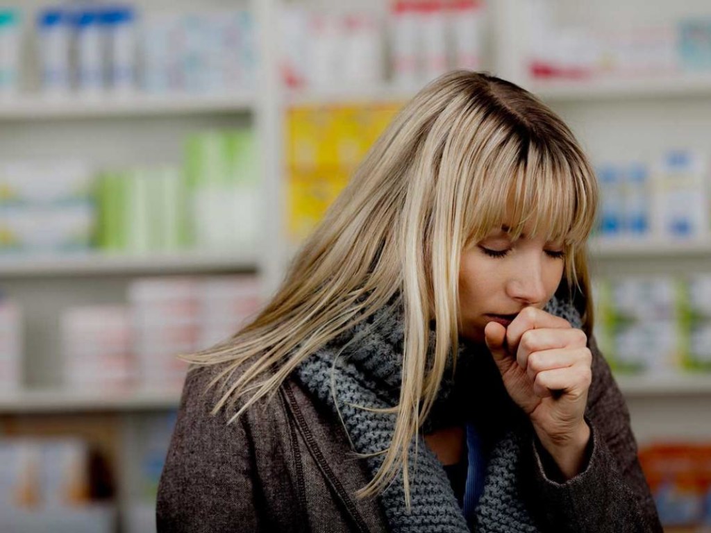 Медики назвали шесть нездоровых причин кашля