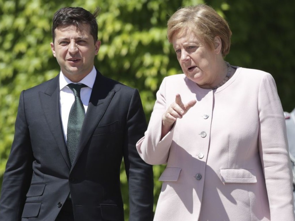 Зеленский договорился с Меркель о встрече в ближайшее время