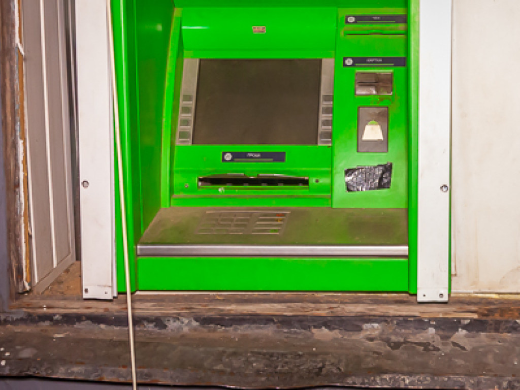 В Днепре в помещении магазина взорвали банкомат (ФОТО)