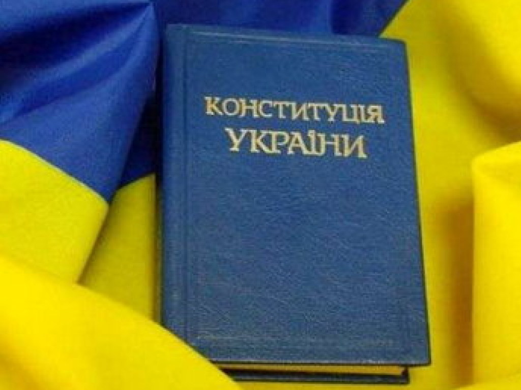 Сейчас нет никакой объективной необходимости вносить 465 поправок в Конституцию Украины &#8212; политолог