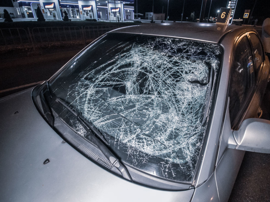 На Столичном шоссе в Киеве Kia сбила на «зебре» мужчину (ФОТО)