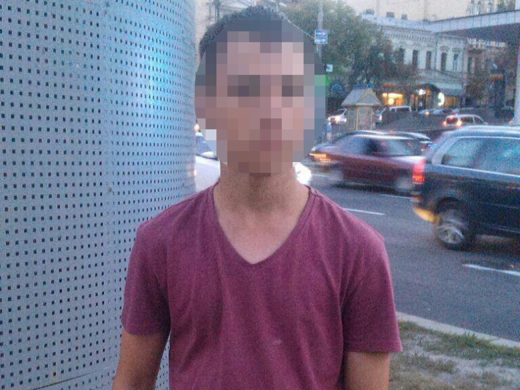 Полиция задержала сбежавшего из дома подростка, который занимался попрошайничеством (ФОТО)