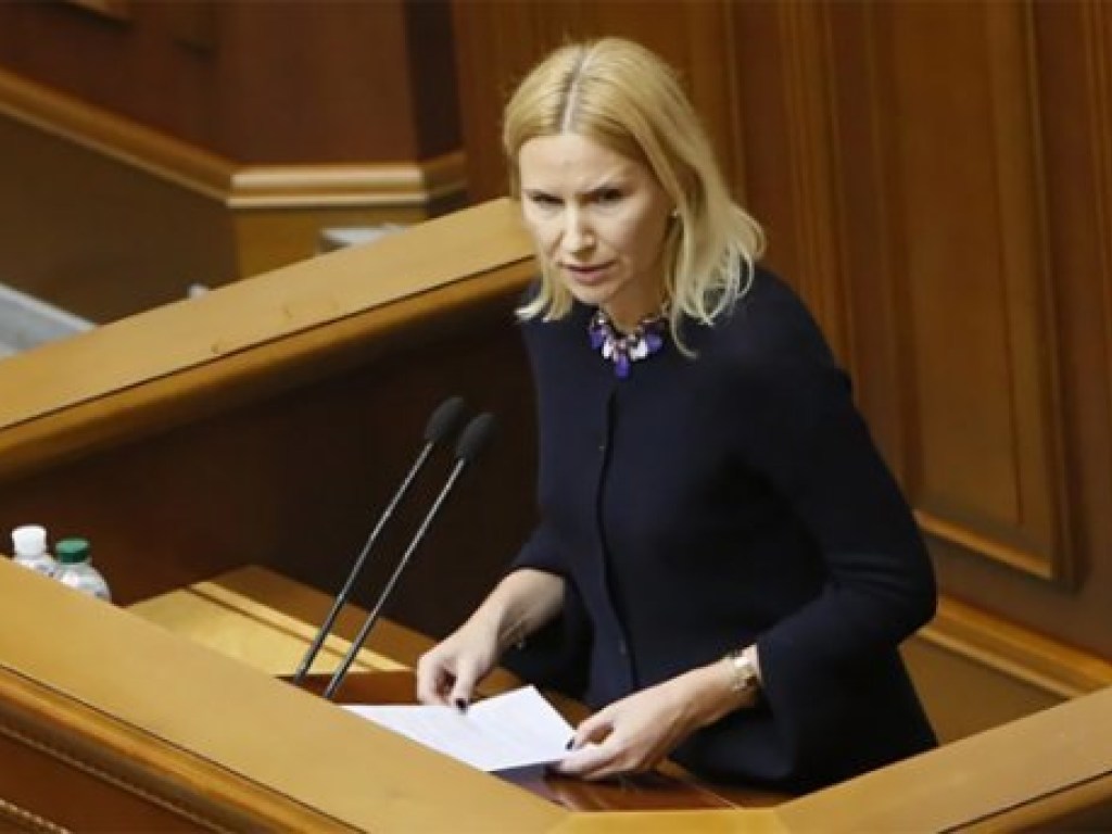 Новоизбранная вице-спикер Рады похвасталась откровенным снимком в купальнике (ФОТО)