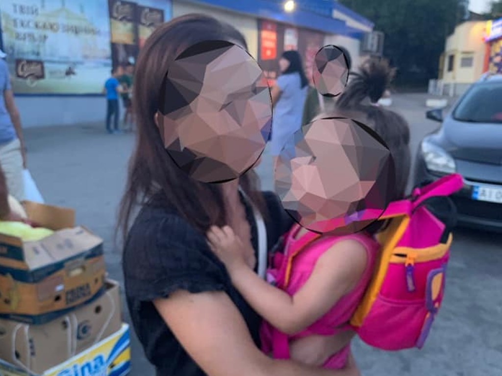 На Киевщине задержали женщину, которая с ребенком на руках грабила людей (ФОТО)
