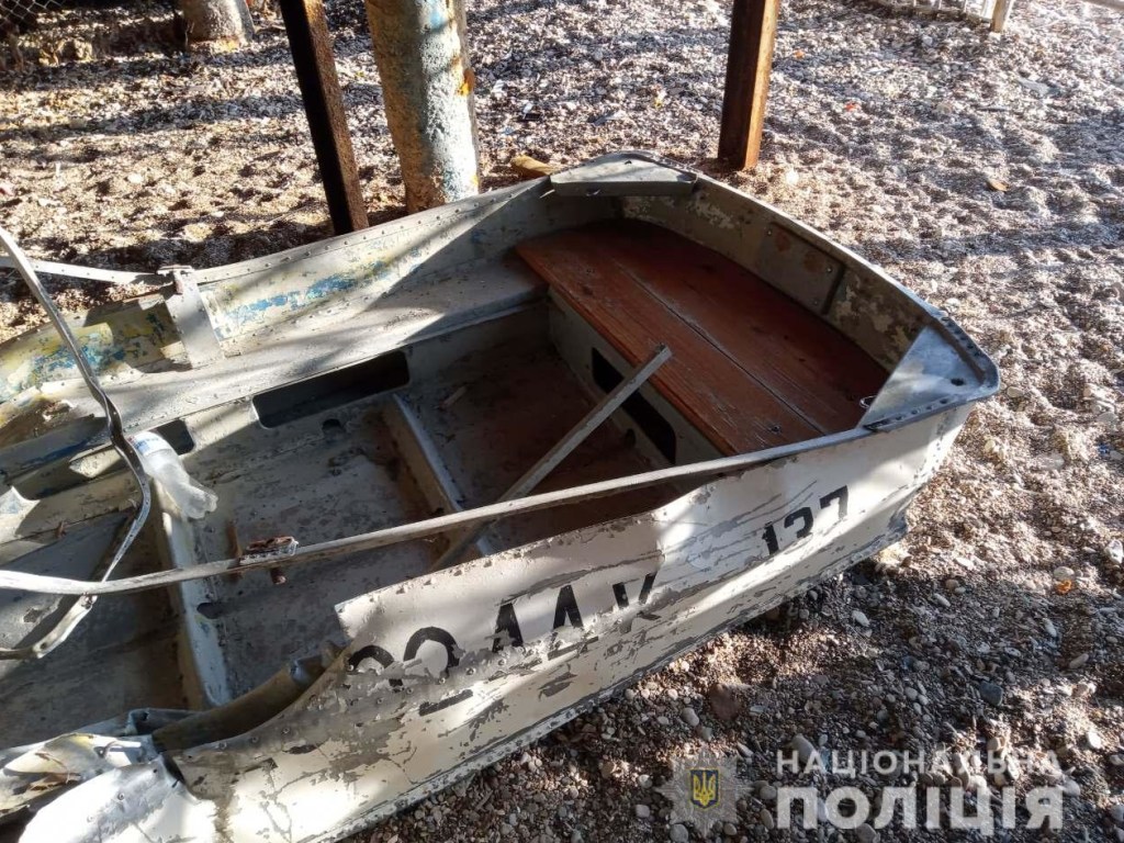 Под Одессой яхта протаранила лодку с рыбаками (ФОТО)