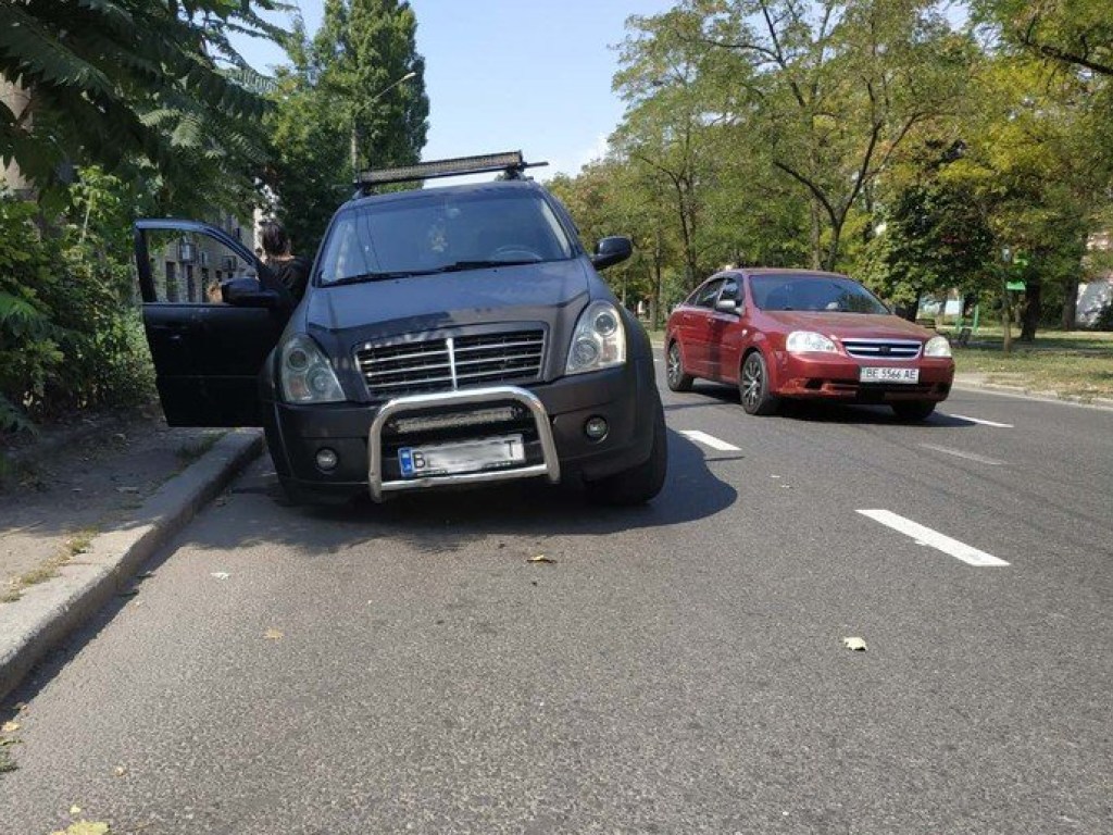 В Николаеве у внедорожника на ходу отпало колесо (ФОТО)