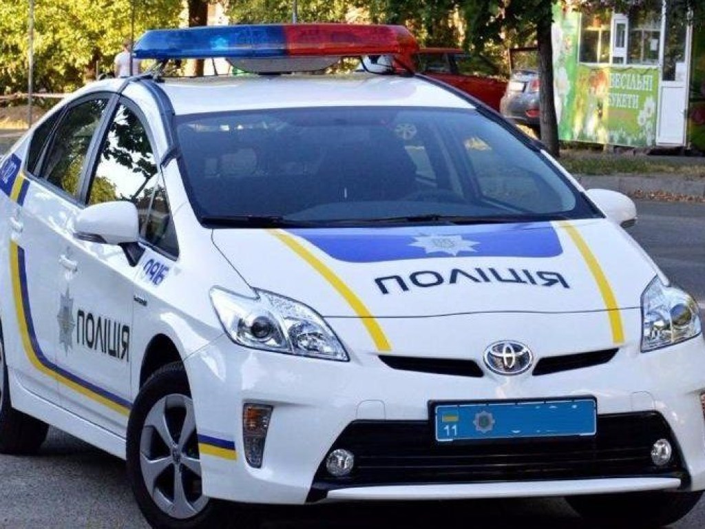 «Чувствую себя богом»: Сотрудник полиции Одессы прокатился за рулем BMW с пивом (ВИДЕО)
