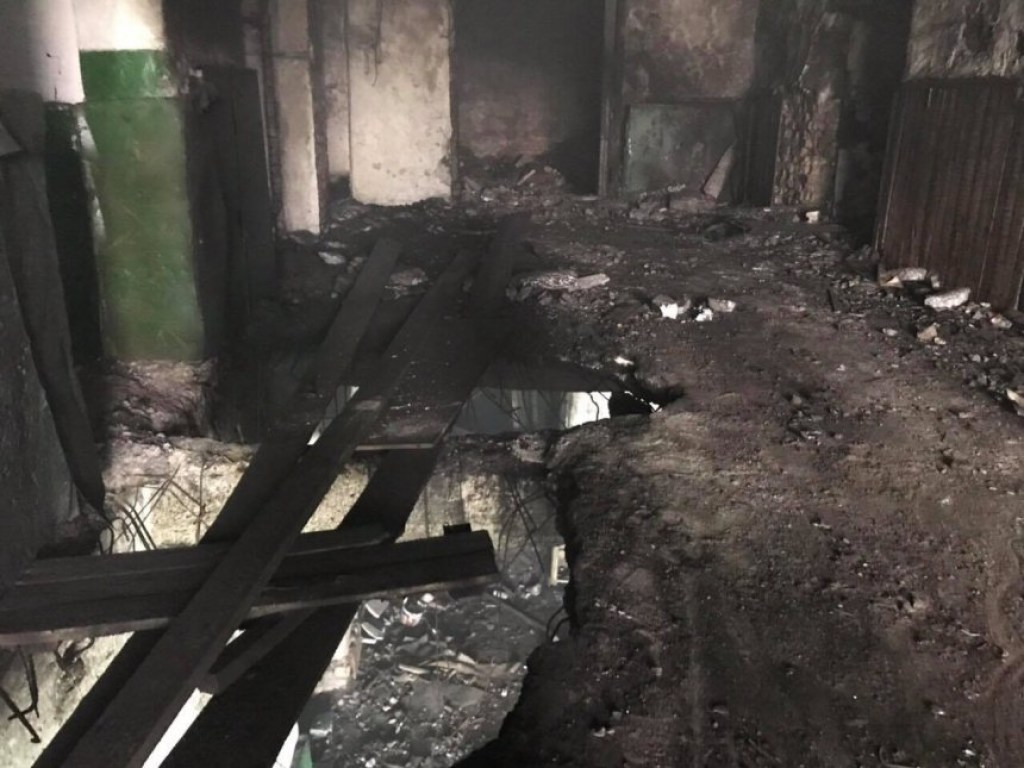 В Николаевской области начался пожар в здании бывшего мясокомбината (ФОТО)