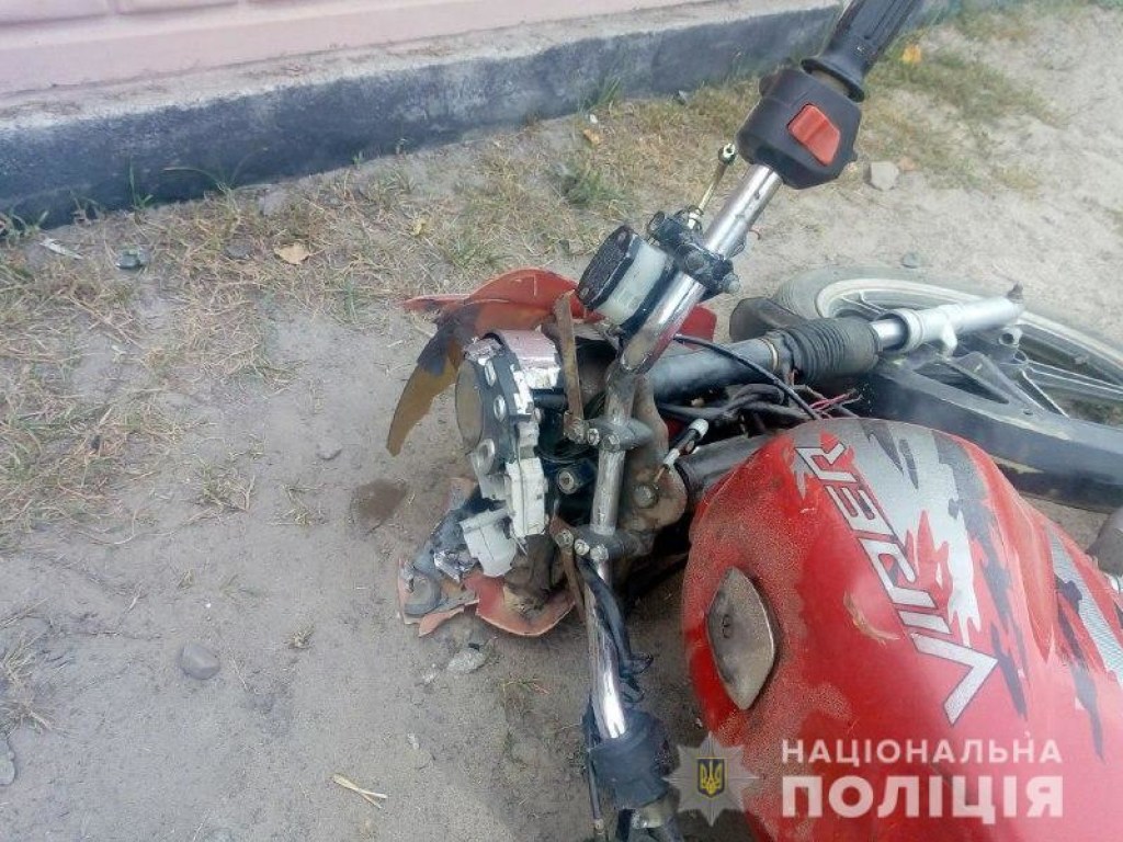 На Ровенщине мотоциклист въехал в бетонное ограждение и разбился насмерть (ФОТО)
